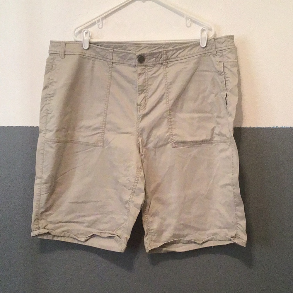 H2 Size 24 Lane Bryant Men's Khaki Cargo Shorts with Patch Pockets